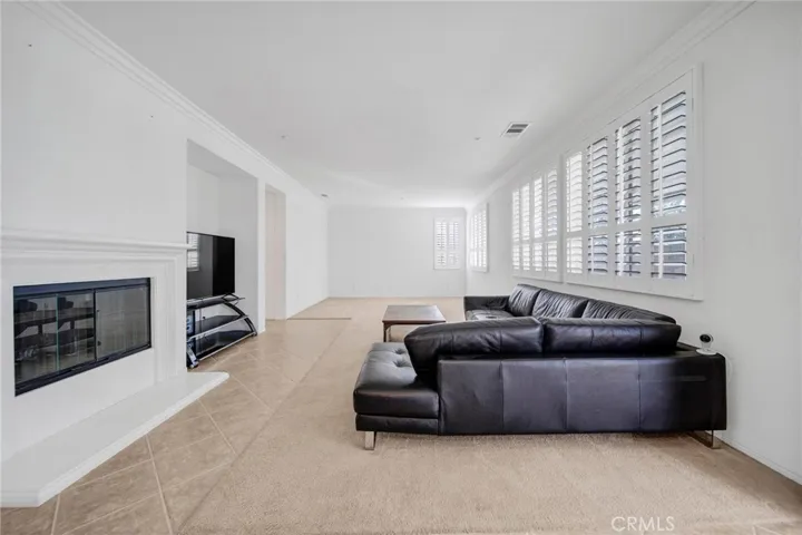 HUGE GREAT ROOM