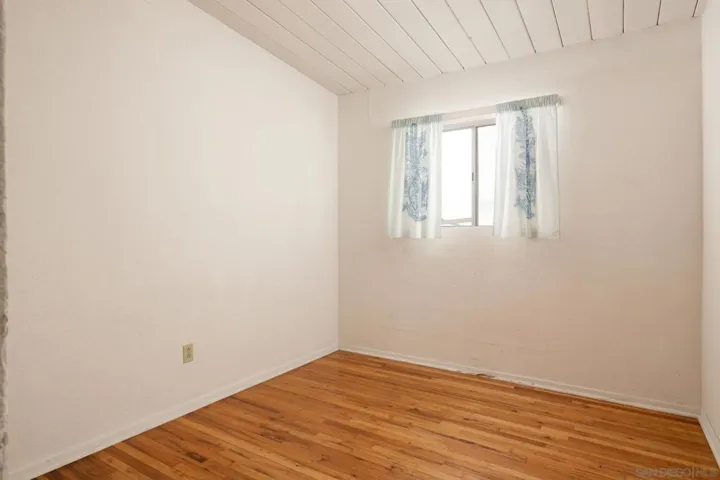 2443 Laurie Ln, San Diego, California 92105