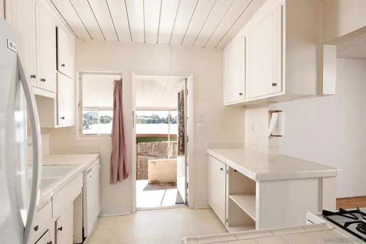 2443 Laurie Ln, San Diego, California 92105