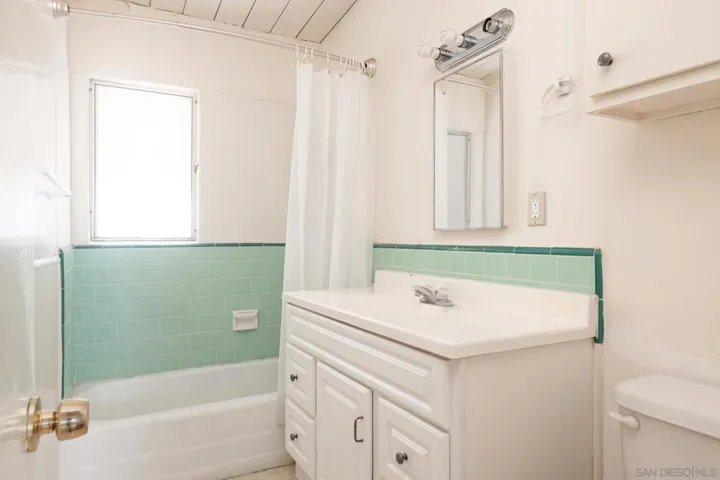 2443 Laurie Ln, San Diego, California 92105