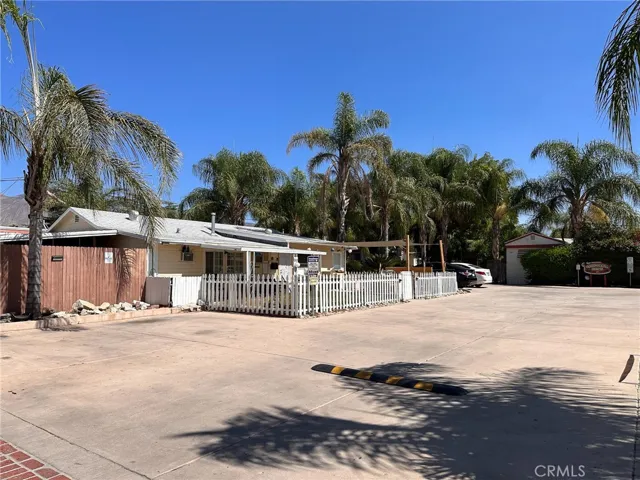 501 S Mistletoe Avenue, San Jacinto, California 92583