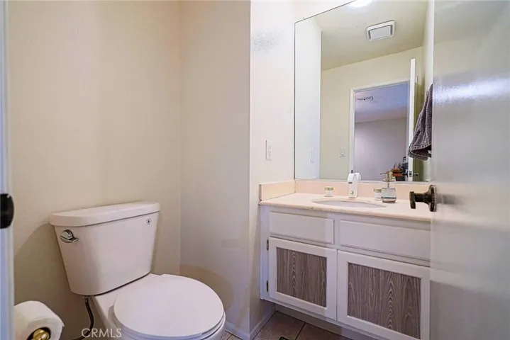1/2 bath downstairs