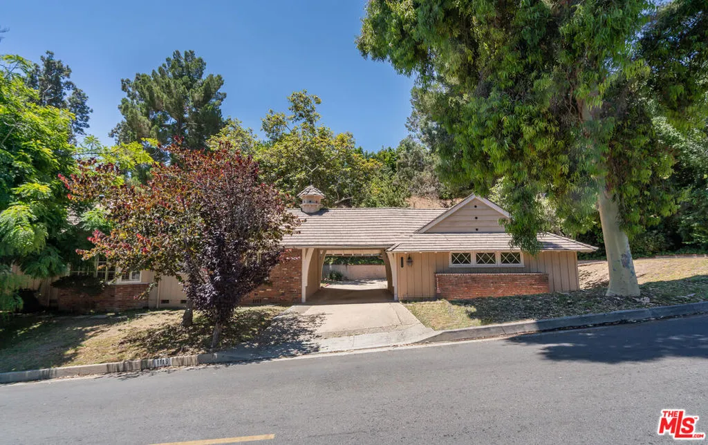 1119 Schuyler Road, Beverly Hills, California 90210 home-pic-4