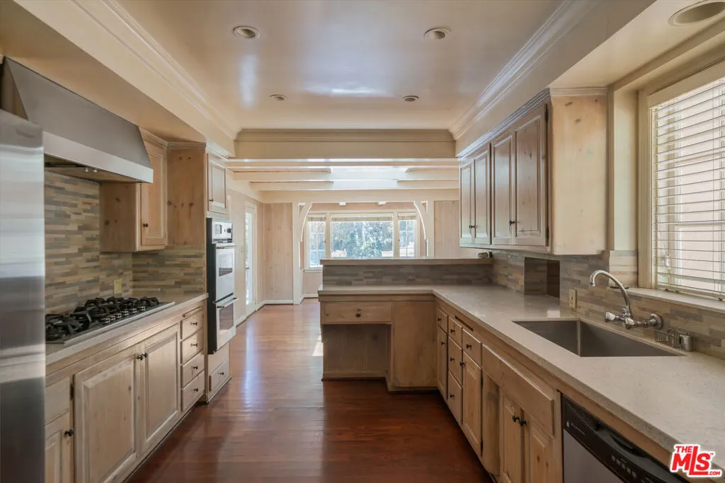 1119 Schuyler Road, Beverly Hills, California 90210 home-pic-8