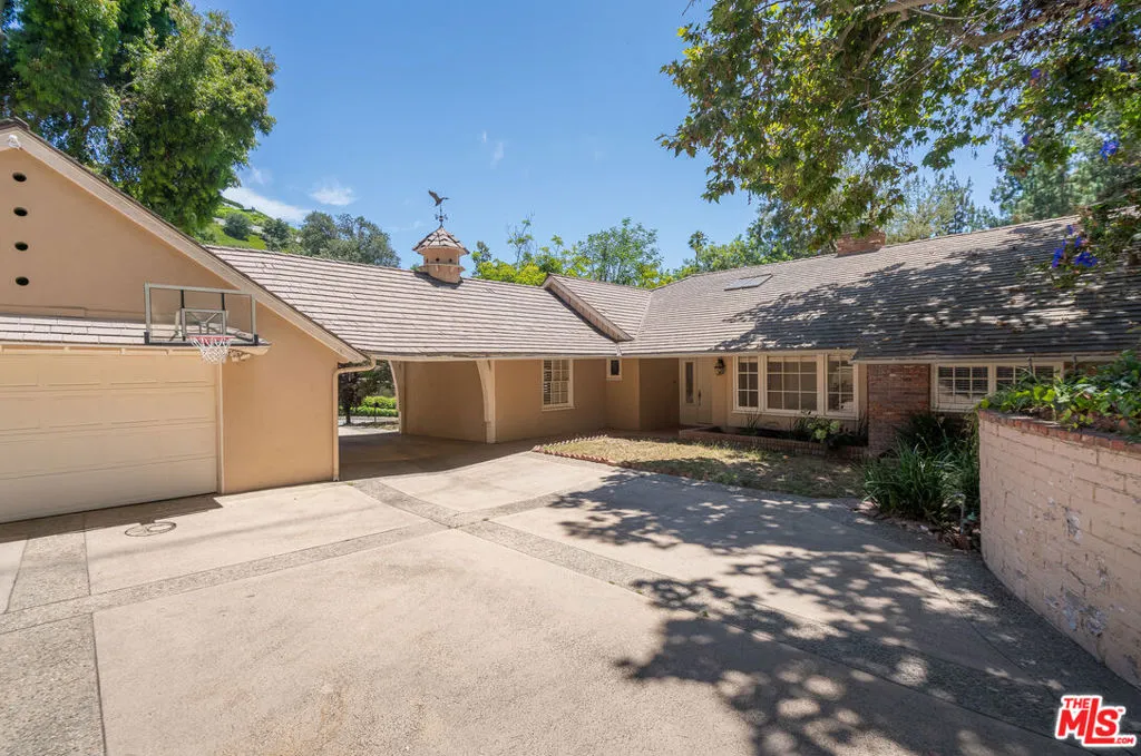 1119 Schuyler Road, Beverly Hills, California 90210 home-pic-6
