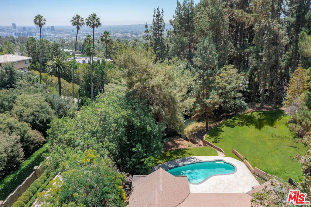 1119 Schuyler Road, Beverly Hills, California 90210 home-pic-2