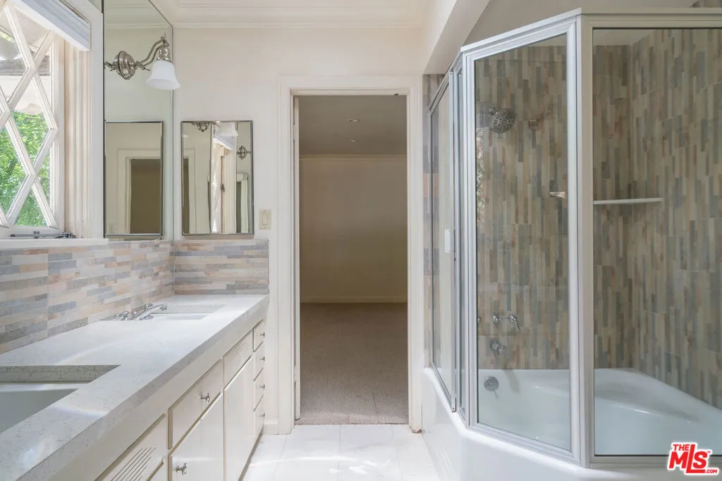 1119 Schuyler Road, Beverly Hills, California 90210 home-pic-13
