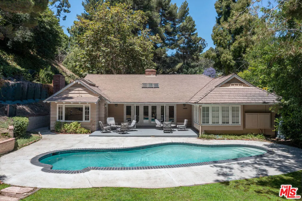 1119 Schuyler Road, Beverly Hills, California 90210 home-pic-3