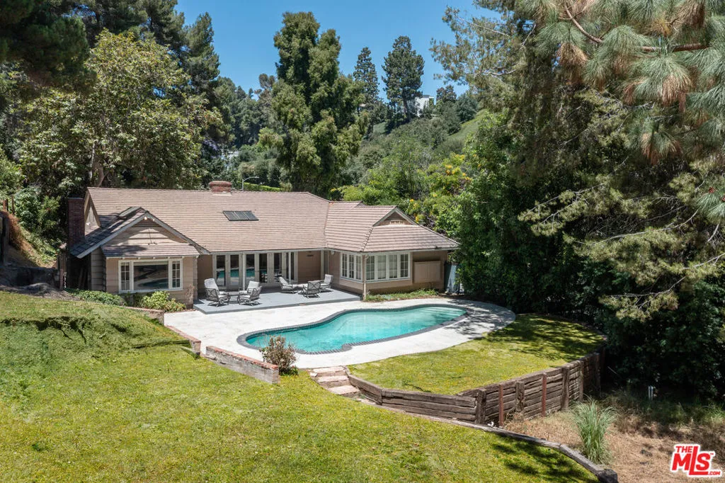 1119 Schuyler Road, Beverly Hills, California 90210 home-pic-1