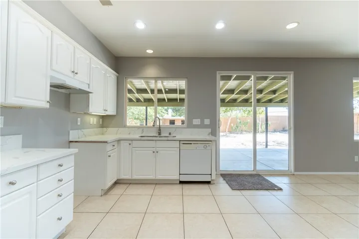 15807 Yosemite Street, Victorville, California 92394