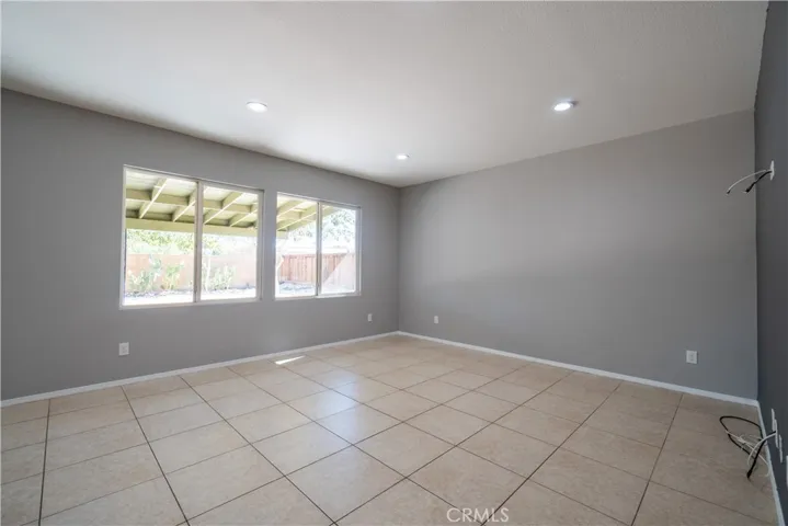 15807 Yosemite Street, Victorville, California 92394