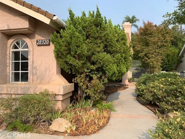 28320 Evergreen Lane, Saugus, California 91390