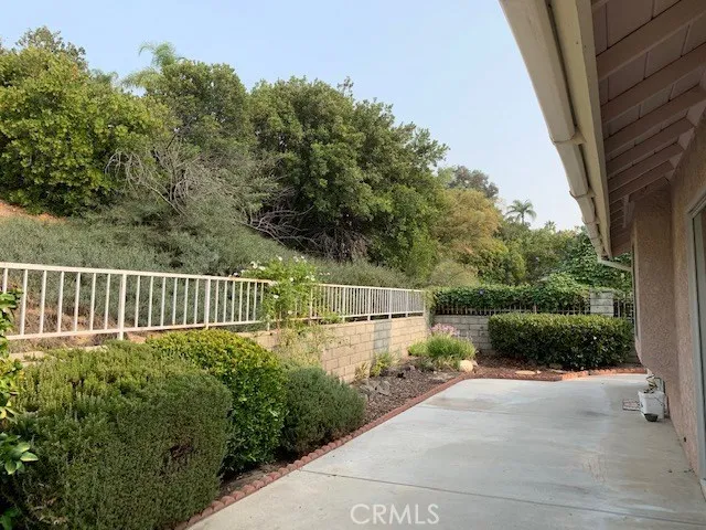 28320 Evergreen Lane, Saugus, California 91390