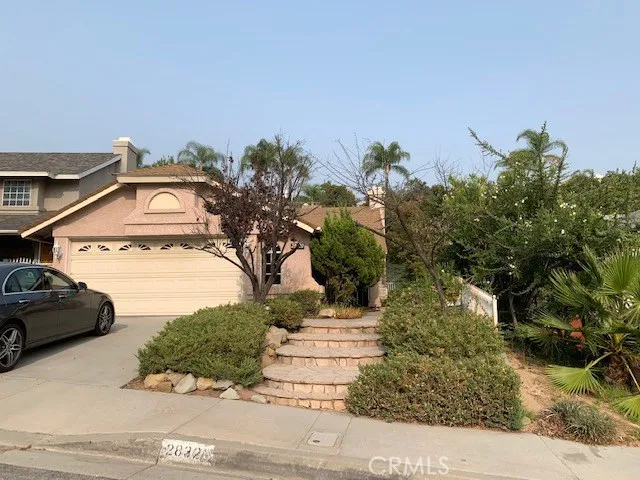 28320 Evergreen Lane, Saugus, California 91390