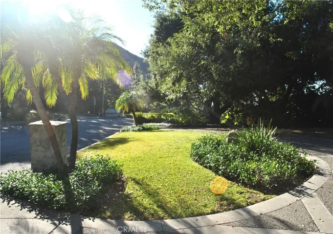 853 Oakglade Drive, Monrovia, California 91016