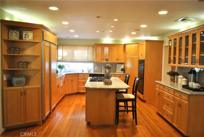 853 Oakglade Drive, Monrovia, California 91016