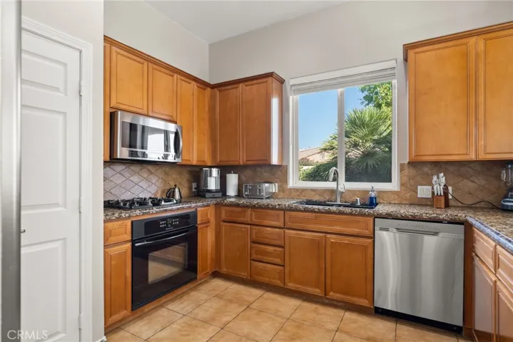 80872 Via Puerta Azul, La Quinta, California 92253