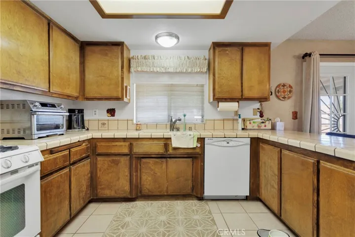 8108 El Cerrito Avenue, Hesperia, California 92345
