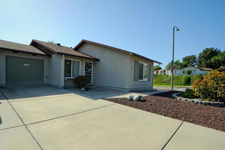 One car garage with long driveway