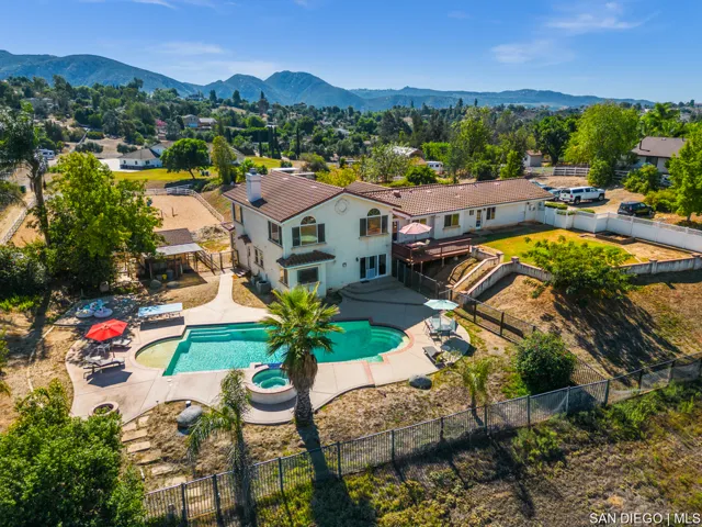 Large pool and jacuzzi - recently added heater