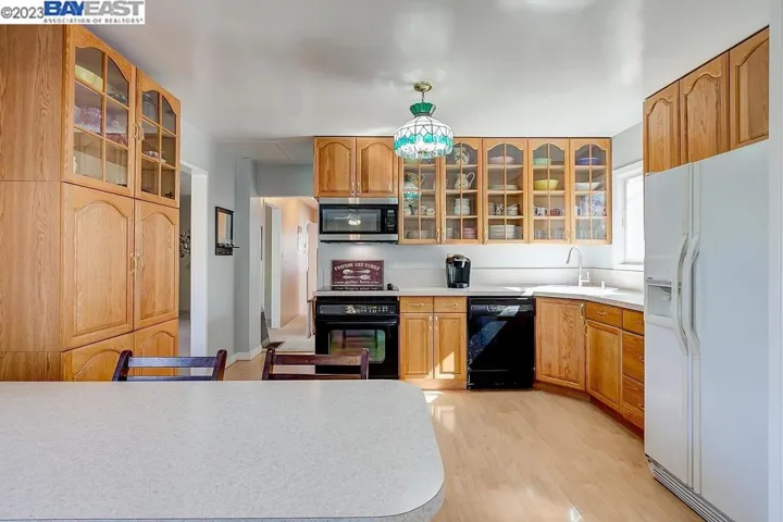 15943 Via Paro, San Lorenzo, California 94580