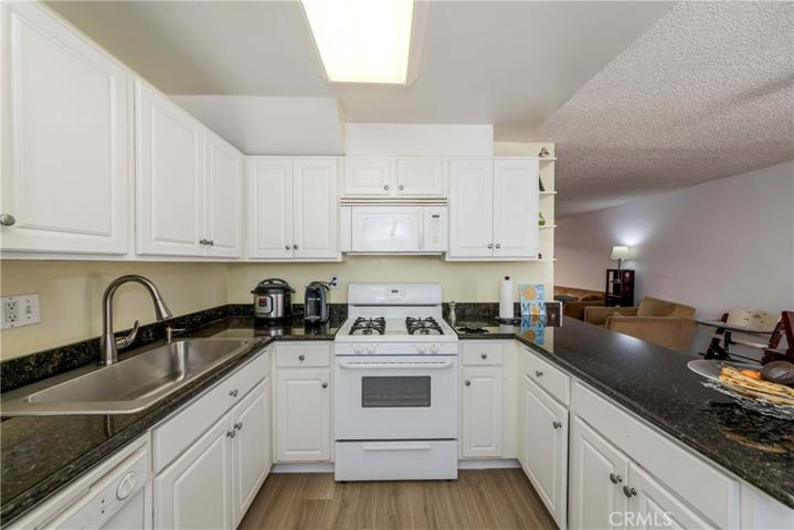 20246 Cohasset Street Unit 6, Winnetka, California 91306