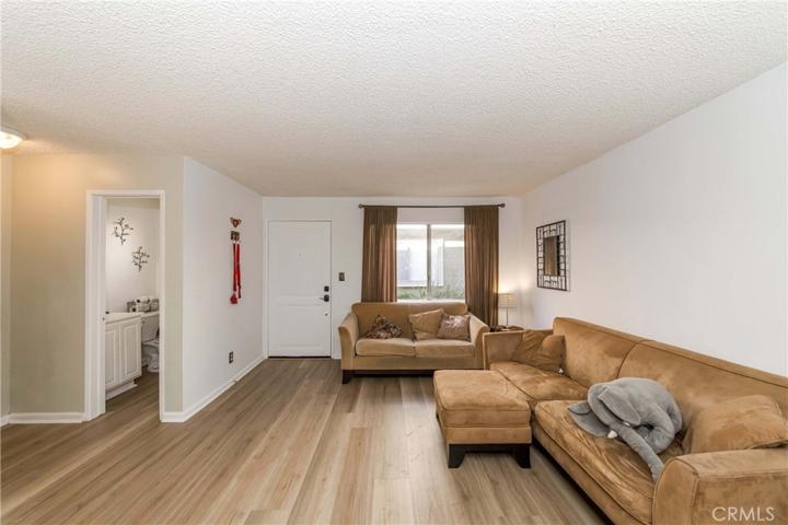 20246 Cohasset Street Unit 6, Winnetka, California 91306