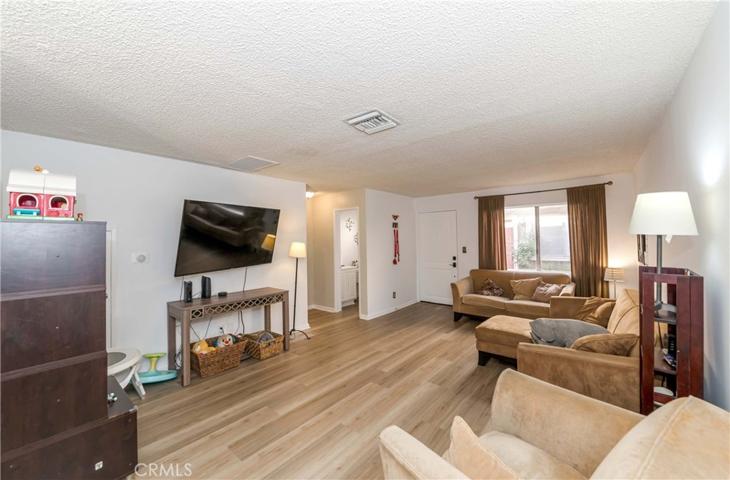 20246 Cohasset Street Unit 6, Winnetka, California 91306