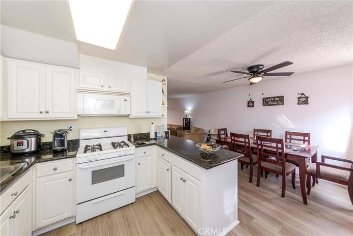 20246 Cohasset Street Unit 6, Winnetka, California 91306