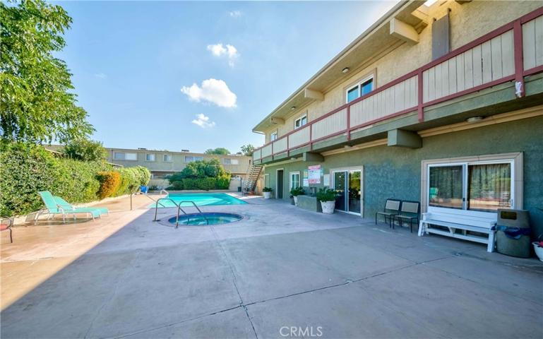 20246 Cohasset Street Unit 6, Winnetka, California 91306