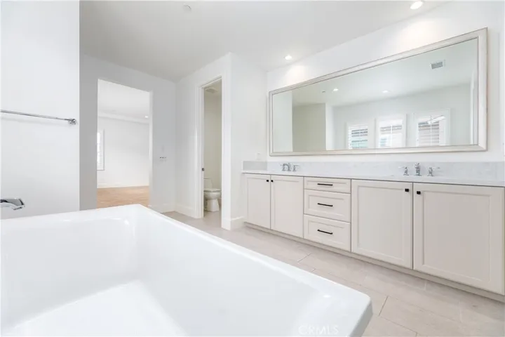 112 Locanda, Irvine, California 92602