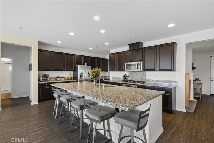 Large modern kitchen.