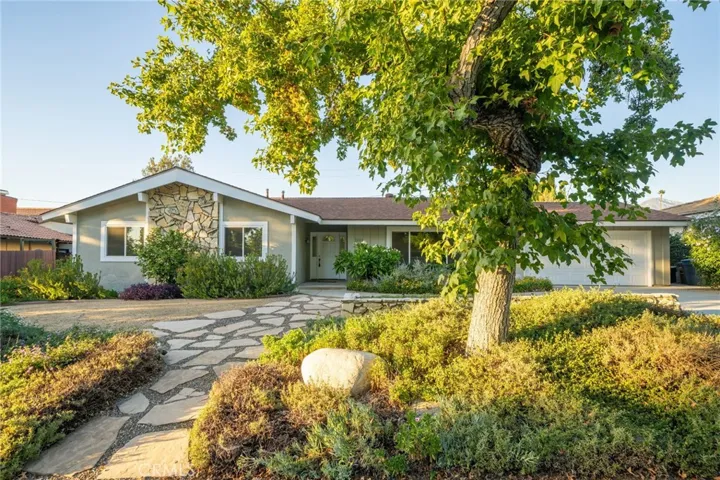 1015 Emory Drive, Claremont, California 91711