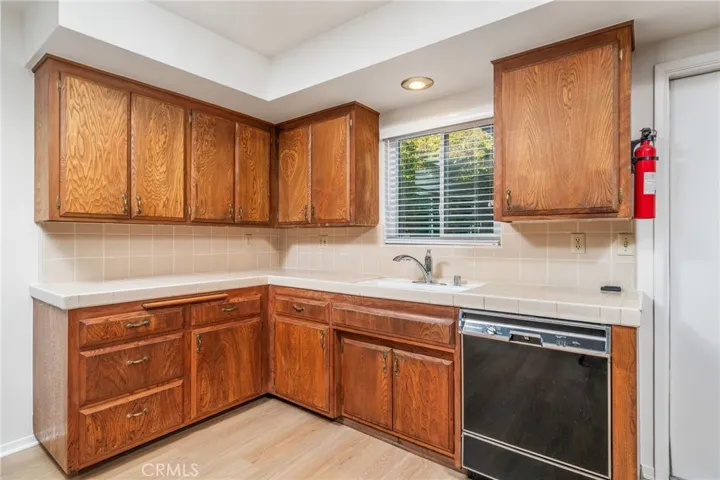 1015 Emory Drive, Claremont, California 91711