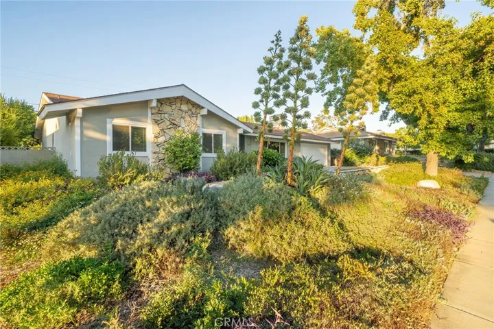 1015 Emory Drive, Claremont, California 91711