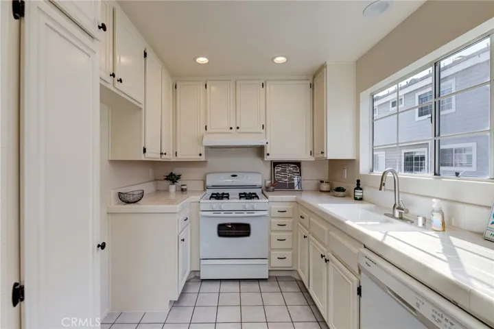 2800 Plaza Del Amo Unit 225, Torrance, California 90503