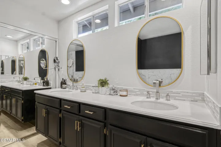 Dual Sinks & Custom Counters