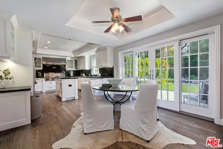 Open concept kitchen to family room area