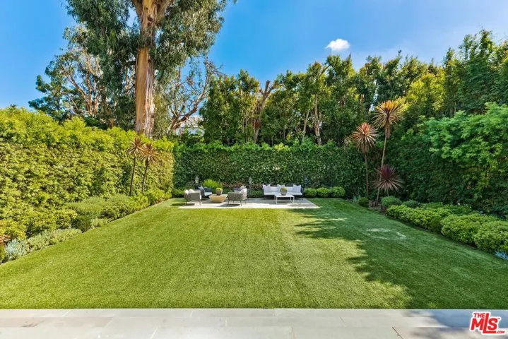 Secluded yard