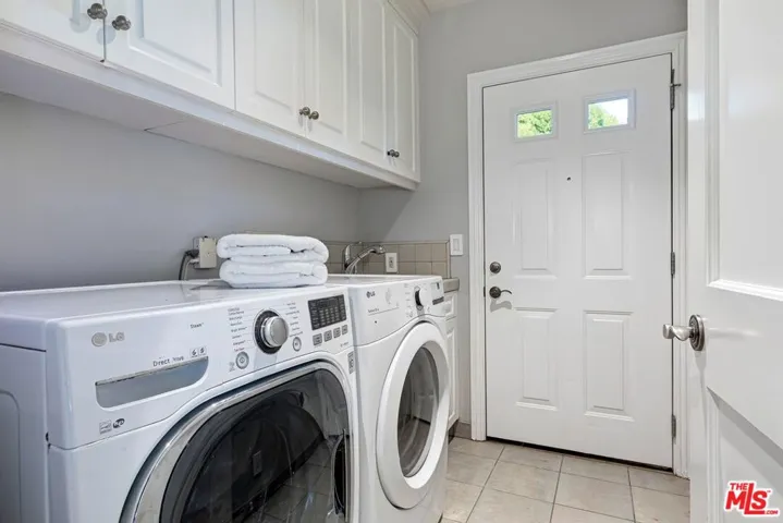 Washer dryer area