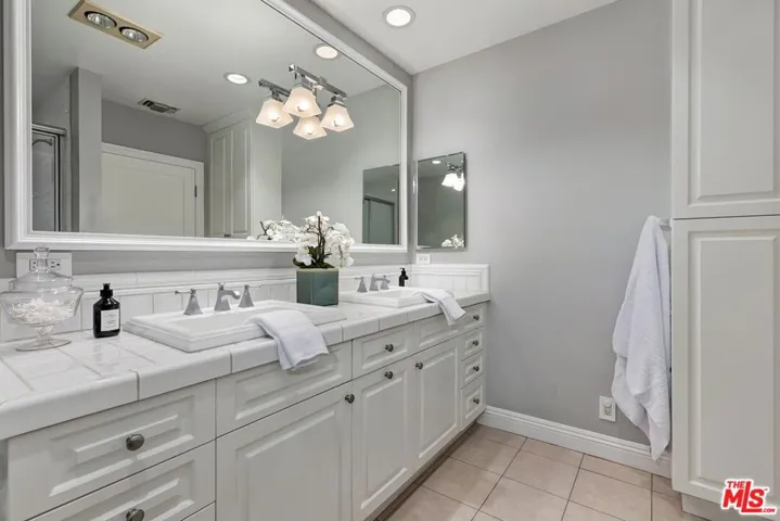 Second floor hallway bath