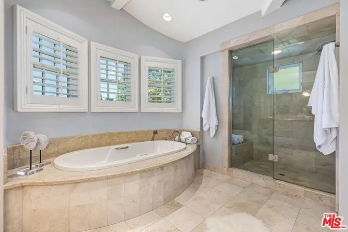Sumptuous modern bath