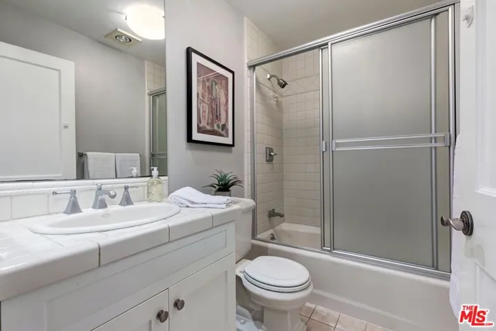 Guest bedroom bath