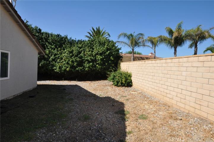 SIDE YARD -19' ACCESS