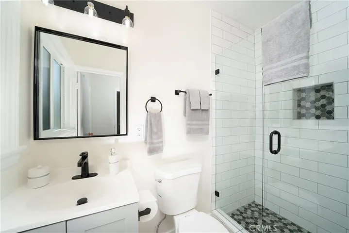Back House 1 Bed/1 Bath
