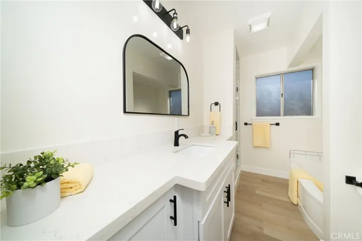 Front House 3 Bed/1 Bath