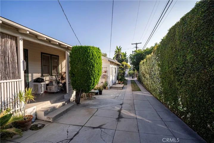 5117 5117 1/2 Coringa Drive, Highland Park, California 90042