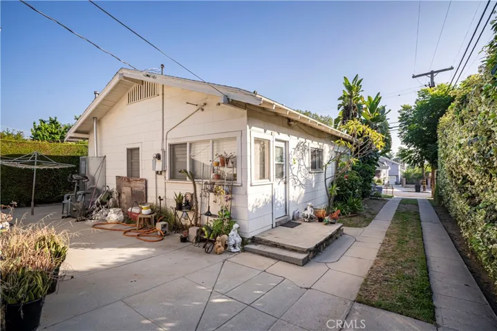 5117 5117 1/2 Coringa Drive, Highland Park, California 90042