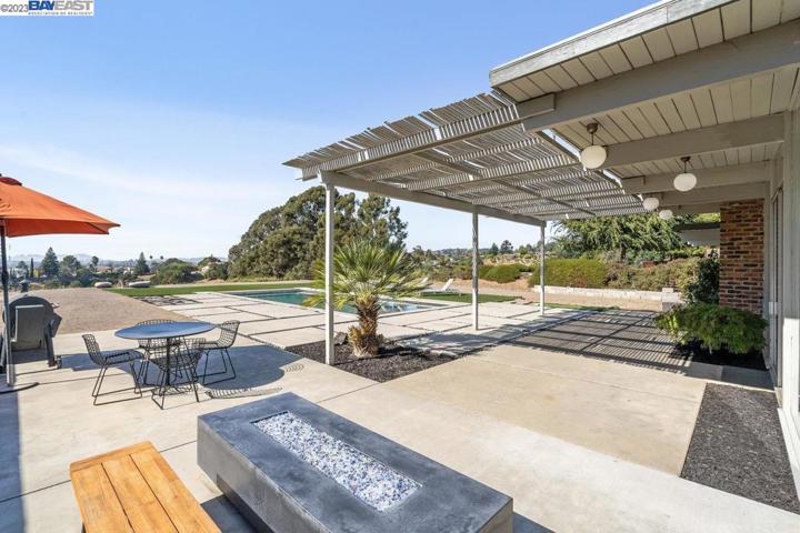 5524 Greenridge Rd, Castro Valley, California 94552