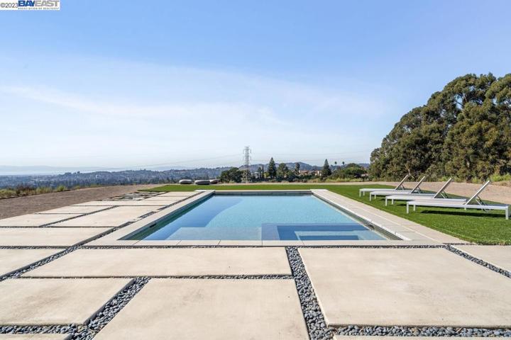 5524 Greenridge Rd, Castro Valley, California 94552